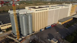 Vista panoramica dello stabilimento Divella a Rutigliano con i nuovi silos Mulmix CI per lo stoccaggio del grano duro.