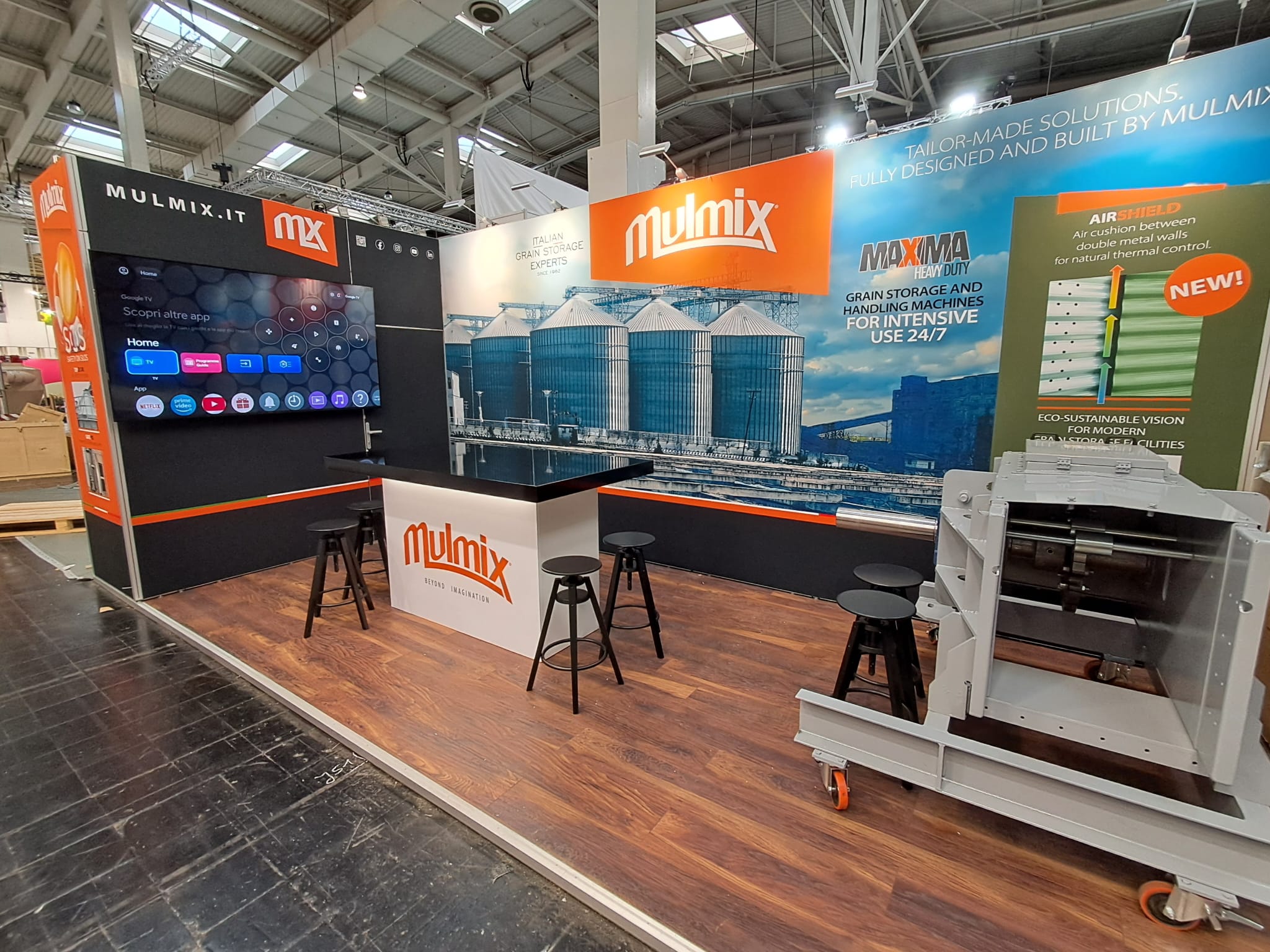 Stand Mulmix ad Agritechnica 2025, Padiglione 6 Stand H45 con esposizione di soluzioni per lo stoccaggio dei cereali e macchine Maxima Heavy Duty.