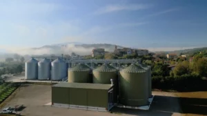 Vista panoramica di un impianto Mulmix con silos per cereali, linea di stoccaggio e sistemi AirShield.